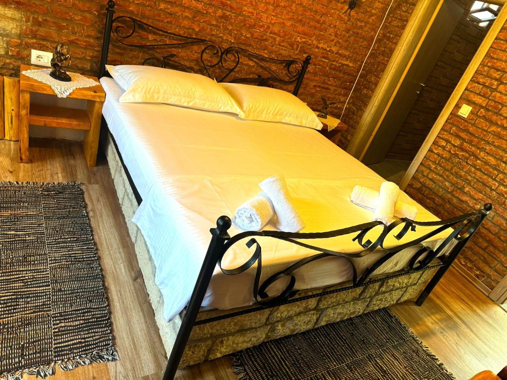 Villa Muzhaqi Nivice Экстерьер фото